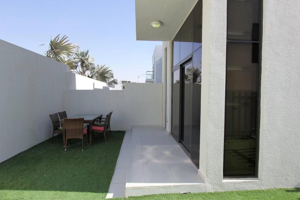 Specious 3 Bedrooms With Maid Room Villa Dubai Exterior photo